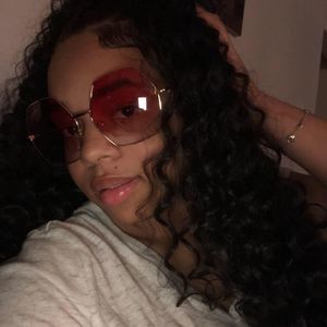 Meet your Posher, Kasie